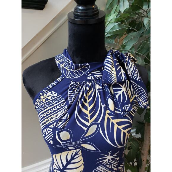 Marianne Sheath Dress Women 1X Blue White Leaf Print Stretch Pleated Halter Neck - Picture 10 of 12